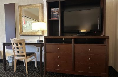 Double Suites Desk and TV